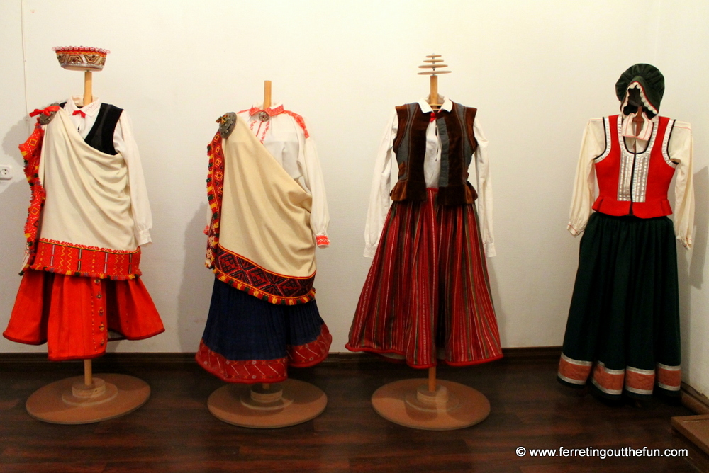 traditional latvian costumes