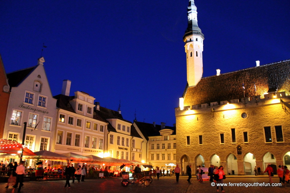 tallinn at night