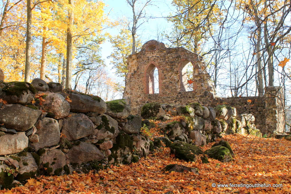 krimulda castle ruins