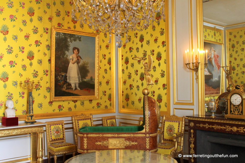 chateau de fontainebleu yellow room