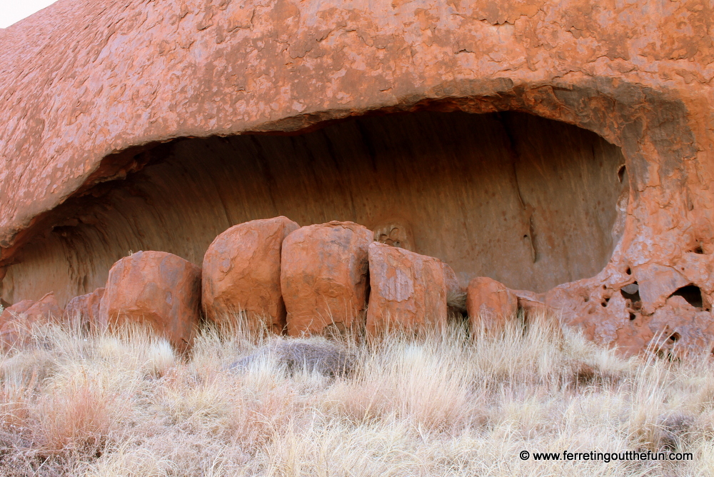 uluru cave