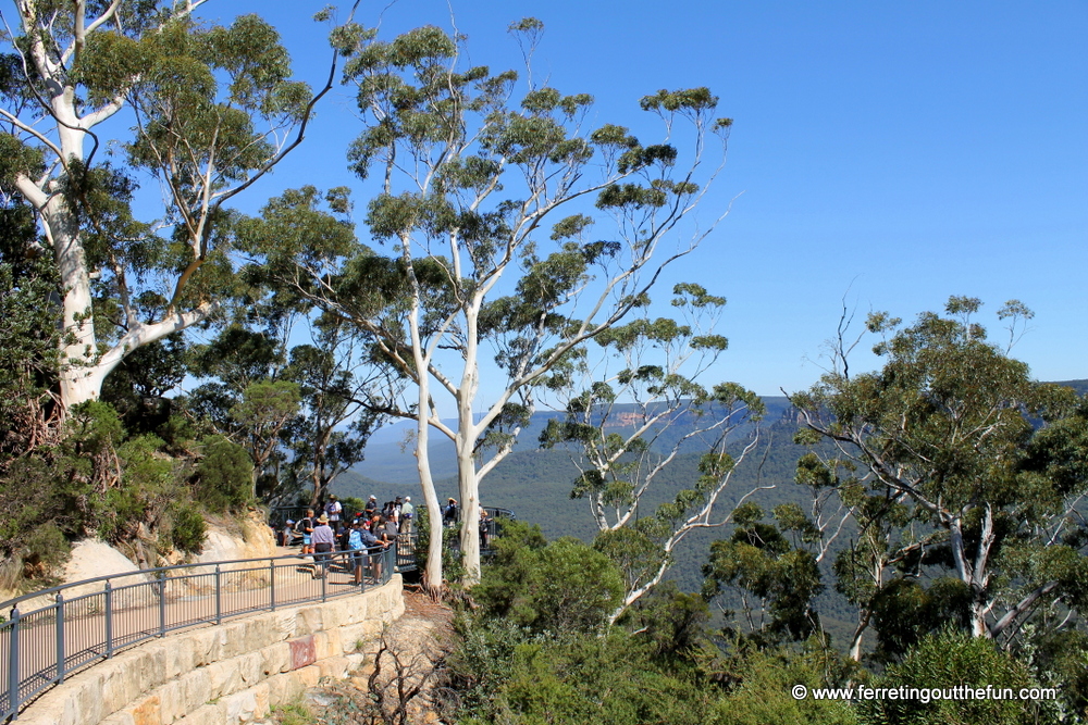 three sisters walking path blue mountains