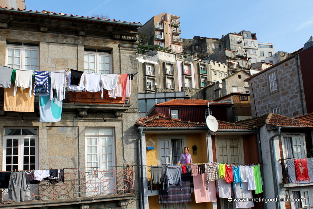 Porto hanging laundry