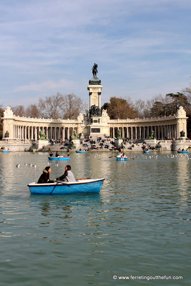 Taking a boat ride in El Retiro Park // Madrid, Spain