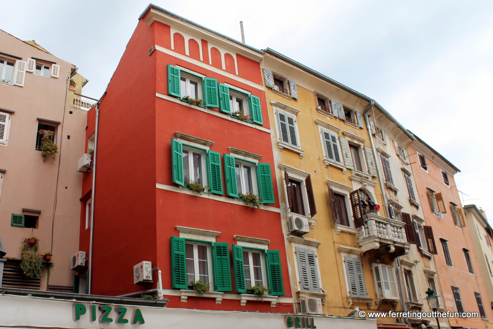 rovinj colorful buildings