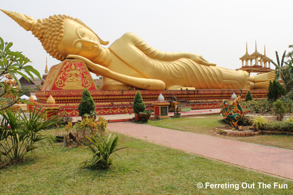pha that luang reclining buddha