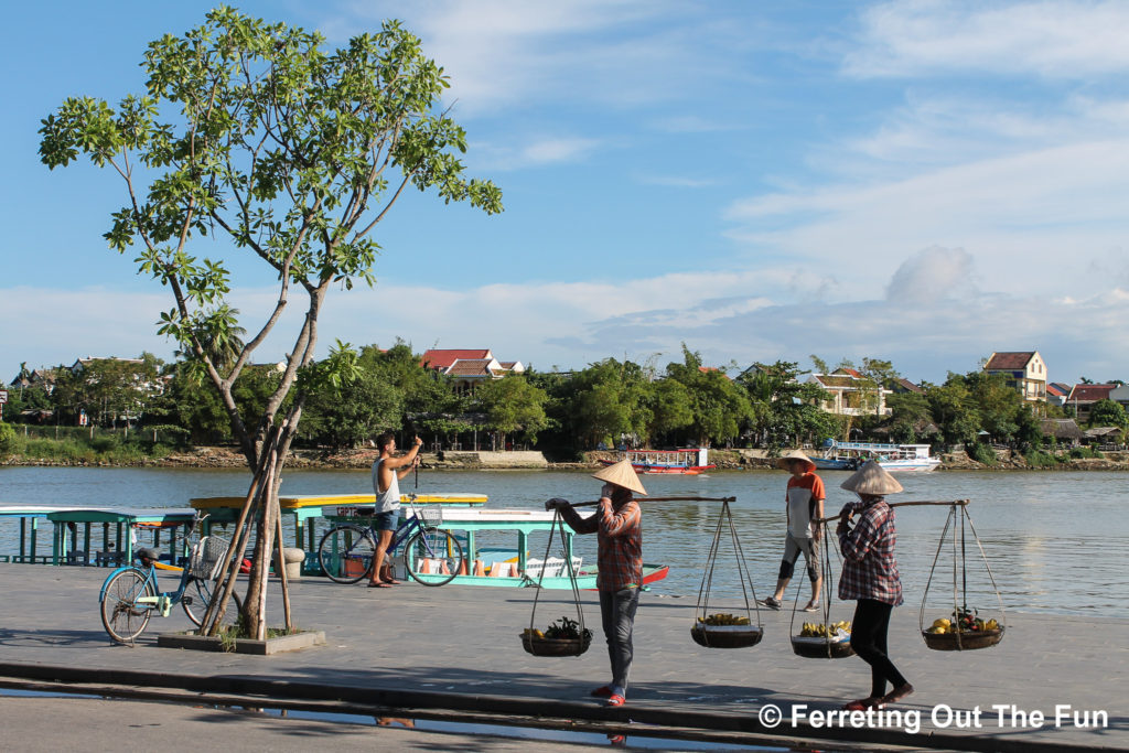 vietnamese fruit sellers