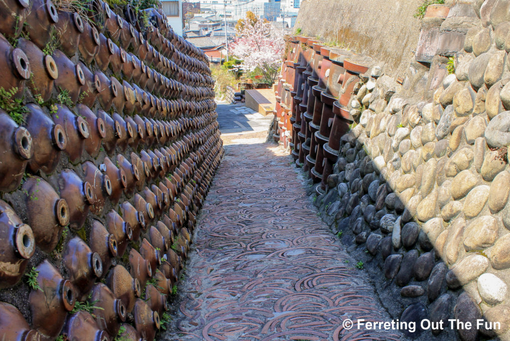 tokoname pottery footpath