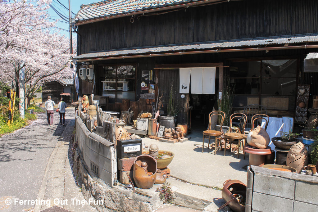 tokoname pottery footpath