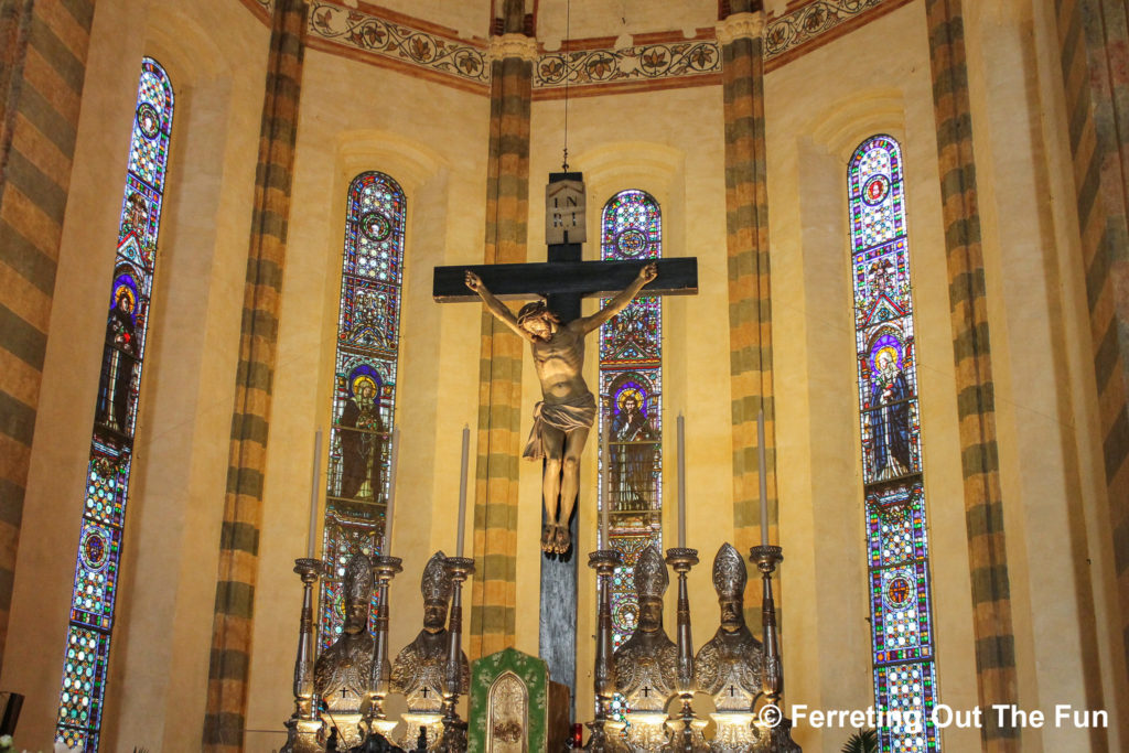 basilica di sant'anastasia interior