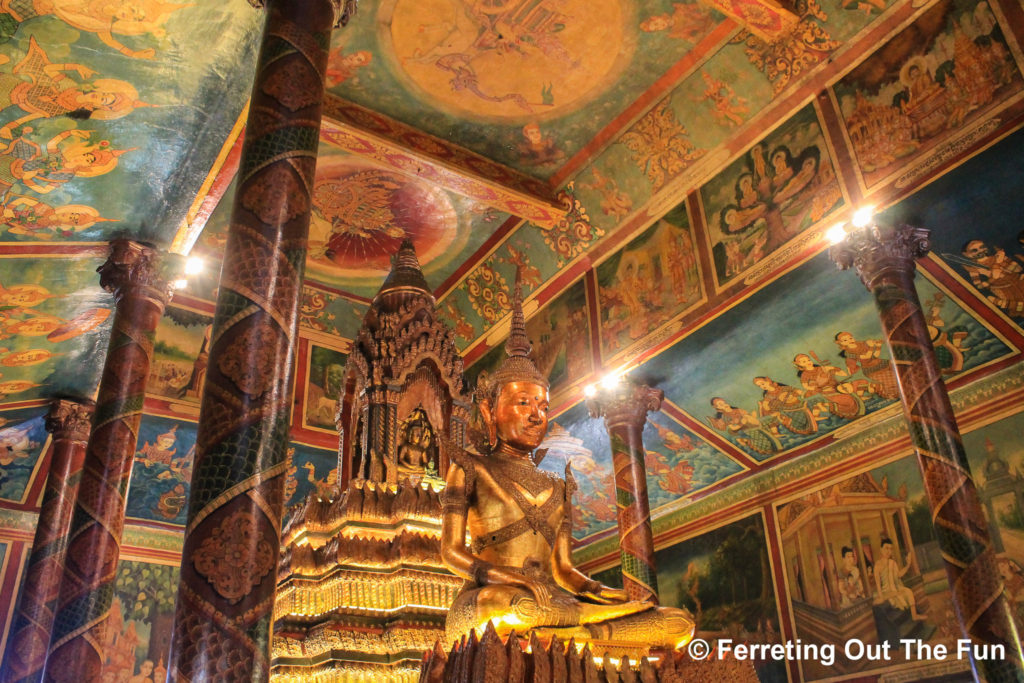 Wat Phnom Buddha statues