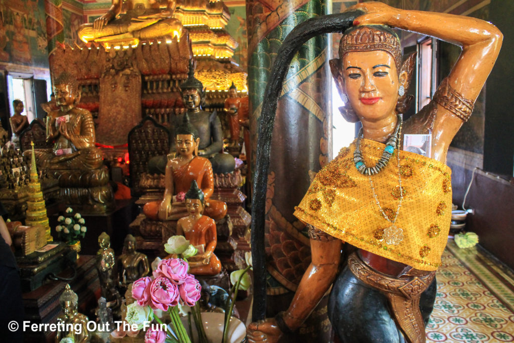 Wat Phnom Buddha statues