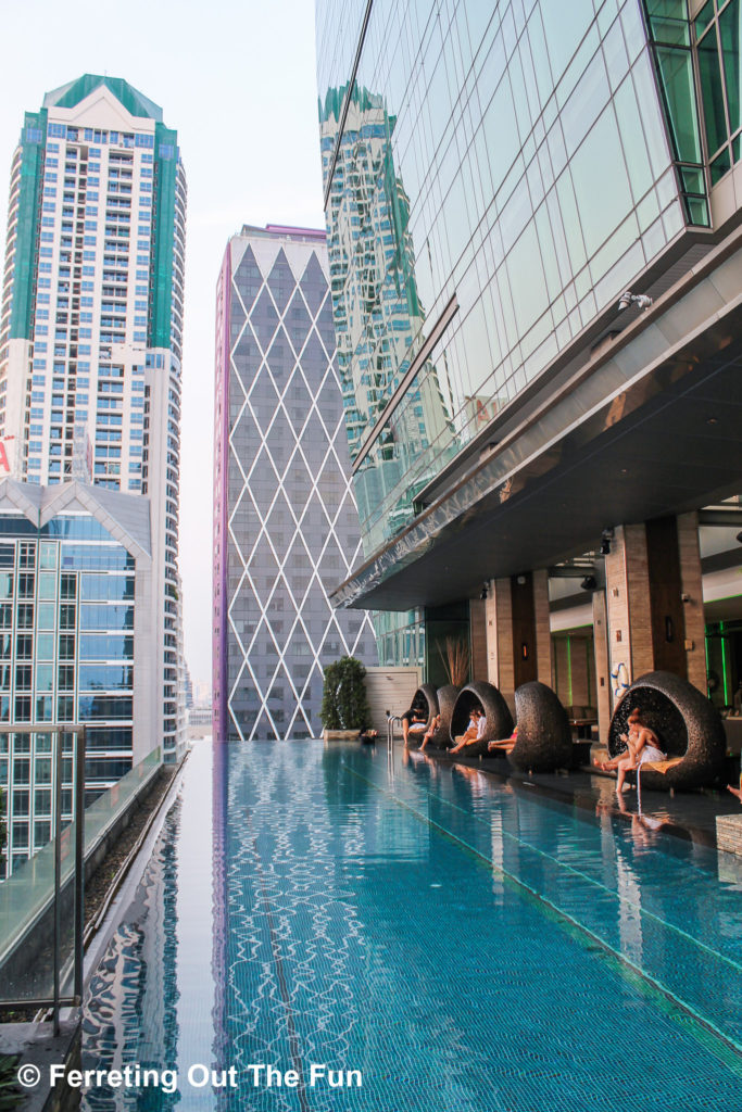 Eastin Grand Hotel Bangkok rooftop infinity pool