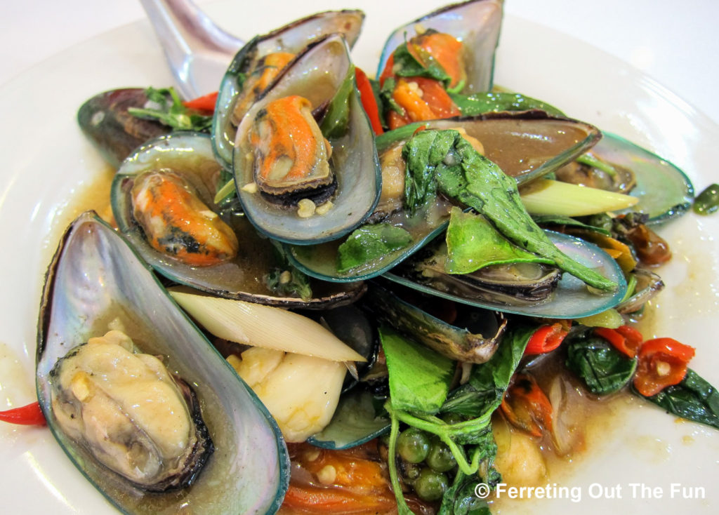 Krua Apsorn mussels