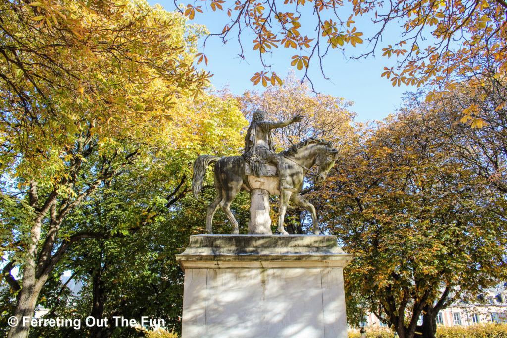 Place de Vosges in autumn 