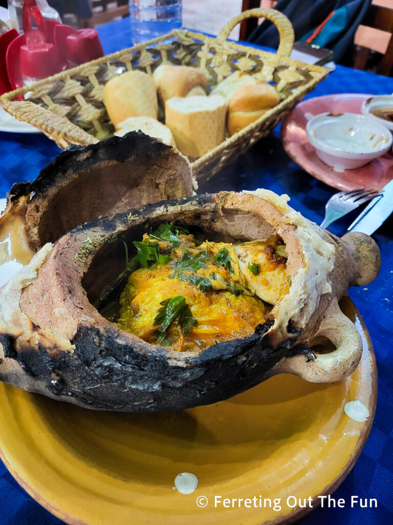 Poulet a la jarre, a Tunisian gargoulette in Tozeur